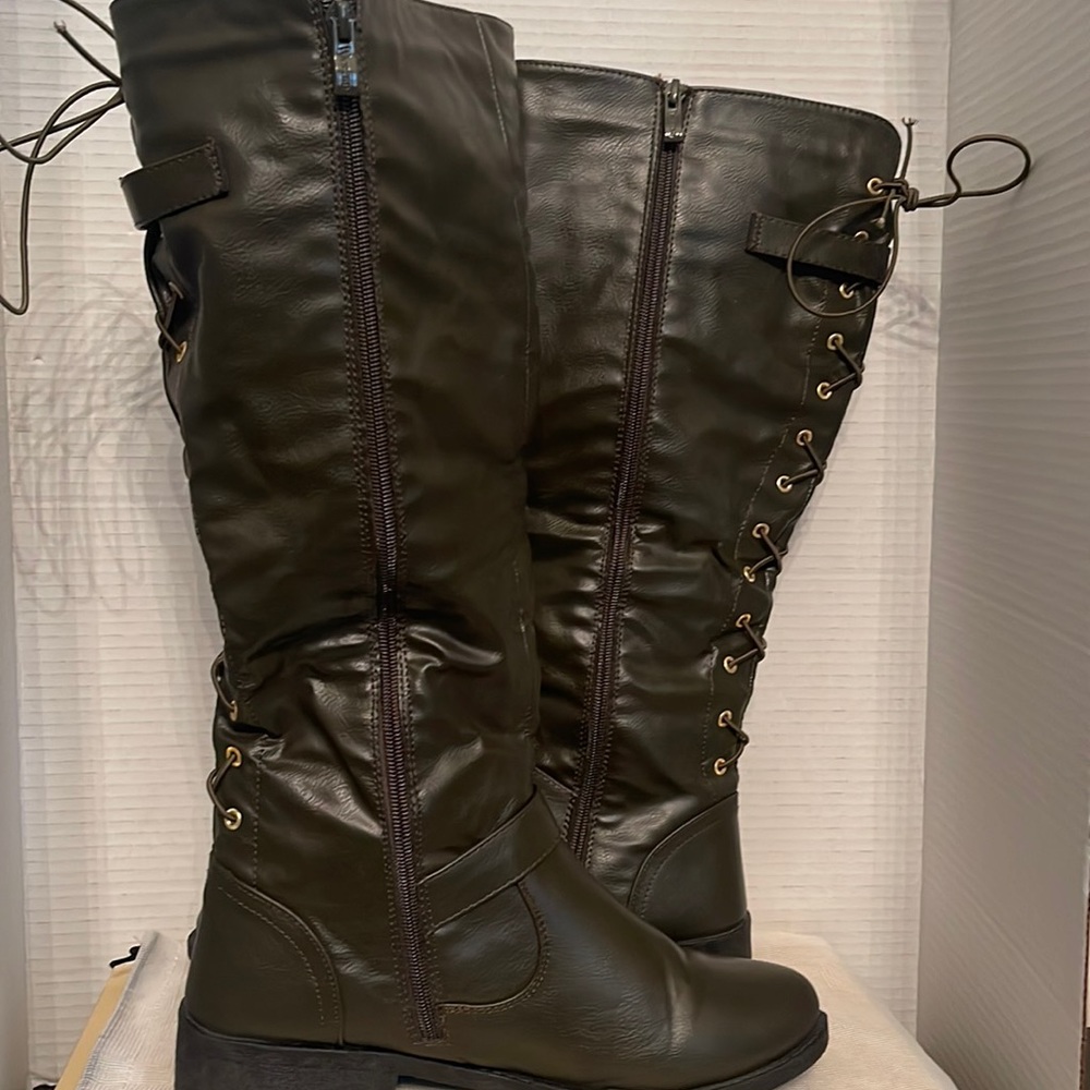 Women  Lounge Riding Boots are guaranteed authentic.